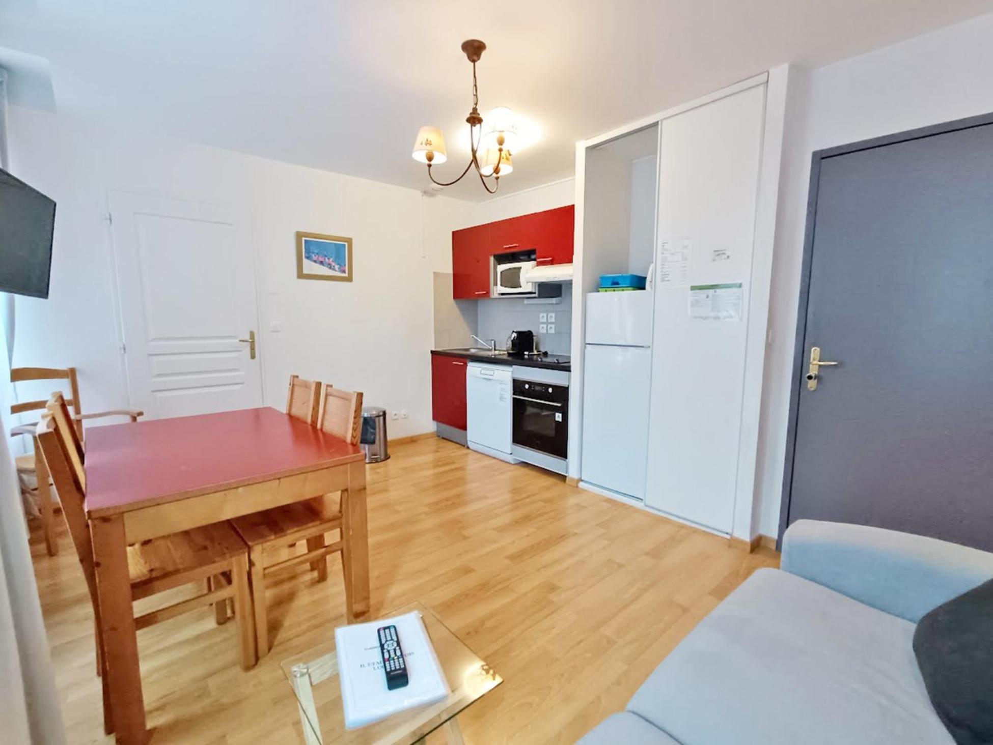 Il Etait Une Fois Luchon, T2, Centre Luchon, Wifi, Casier A Skis, Ascenseur, 4 Personnes Apartment Bagneres-de-Luchon Exterior photo