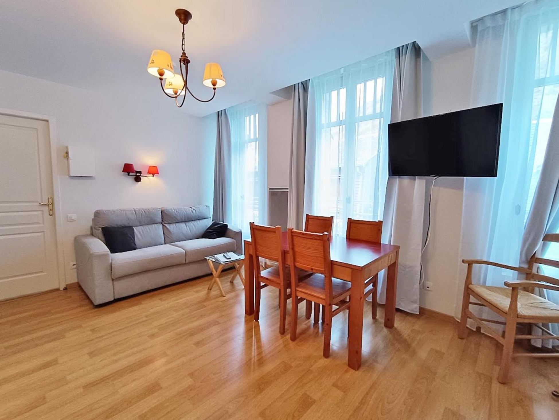 Il Etait Une Fois Luchon, T2, Centre Luchon, Wifi, Casier A Skis, Ascenseur, 4 Personnes Apartment Bagneres-de-Luchon Exterior photo