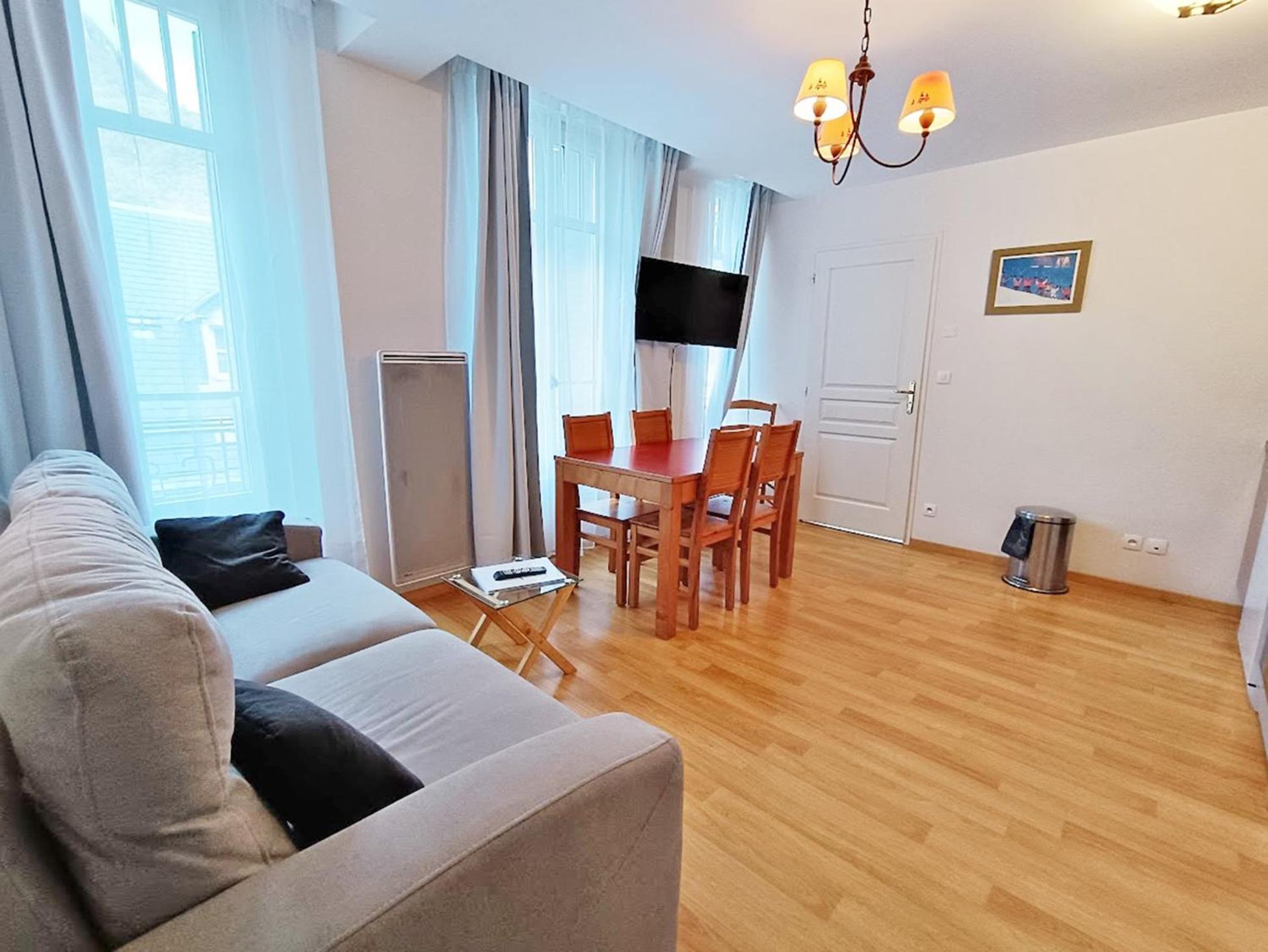 Il Etait Une Fois Luchon, T2, Centre Luchon, Wifi, Casier A Skis, Ascenseur, 4 Personnes Apartment Bagneres-de-Luchon Exterior photo